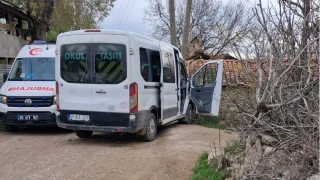 Samsun'da ��renci servisi dire�e �arpt�: 12 yaral�