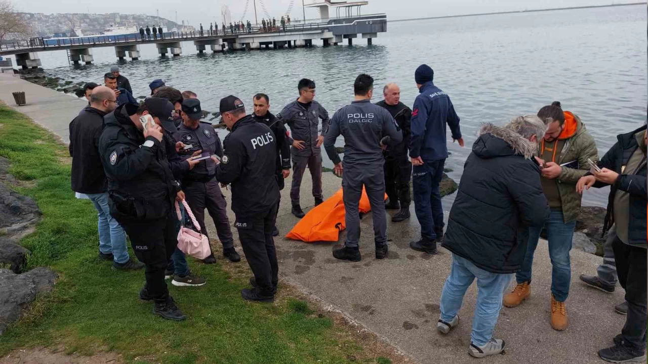 Samsun'da ya�l� kad�n denizde �l� bulundu