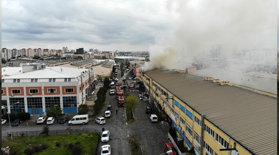 Sanayi sitesinde 2 iş yeri yandı