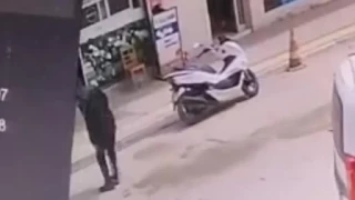 Sandalyeyle kendini savundu, b��aklanmaktan kurtulamad�