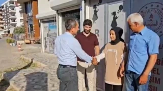 Şanlıurfa'da tüm soruları yanlış cevaplayan öğrenciye altın ödüllü verildi