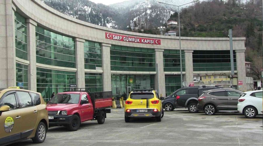 Sarp Sınır Kapısında araç geçişleri arttı
