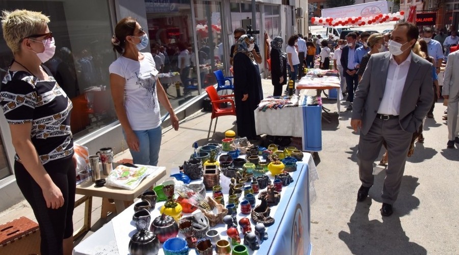 Satıcılar da üreticiler de kadın