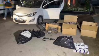 Seyhan'da oto galeriye baskn: 74 bin uyuturucu hap ele geirildi