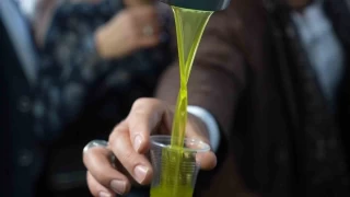 Scaktan bunalanlara serinlemek iin zeytinya nerisi