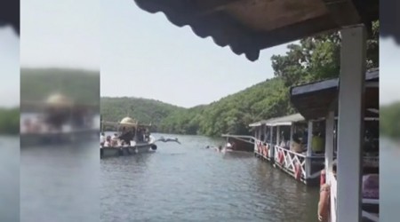 Şile'de şok: Çardak çöktü, göle düştüler