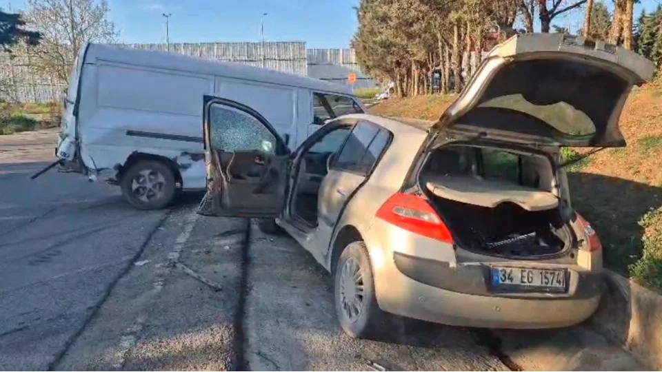 Silivri'de kontrolden ��kan kep�e ara�lar� bi�ti