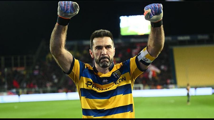 S�ra Buffon'un eldivenlerinde
