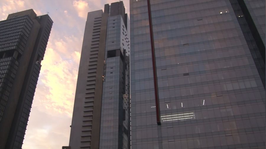 Şişli'de 42 katlı Torun Center alev alev yandı