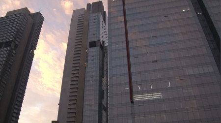 Şişli'de 42 katlı Torun Center alev alev yandı