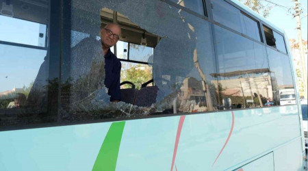 Şizofren hastası halk otobüsüne çapayla saldırı