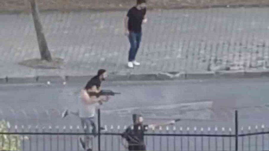 Sokak ortasnda av tfei ile kurun yadrd