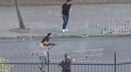 Sokak ortasnda av tfei ile kurun yadrd