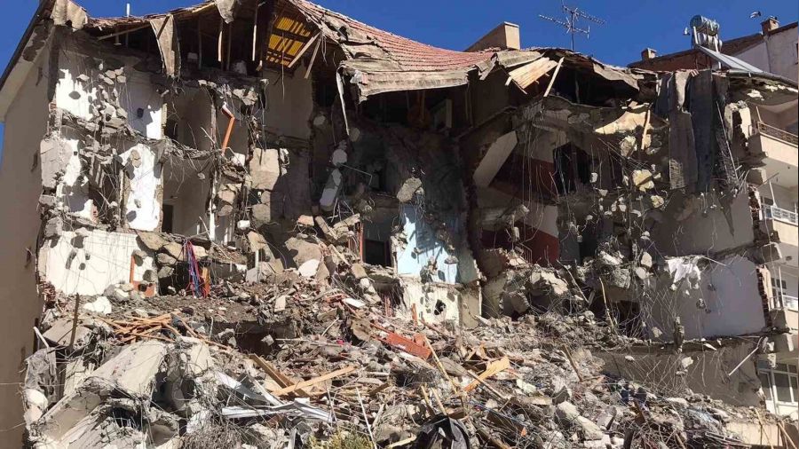 Sonradan afet bölgesine dahil edilen Elazığ'da ağır hasarlı bina sayısı artıyor
