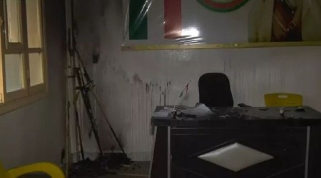 Sözde meclis binası ateşe verildi