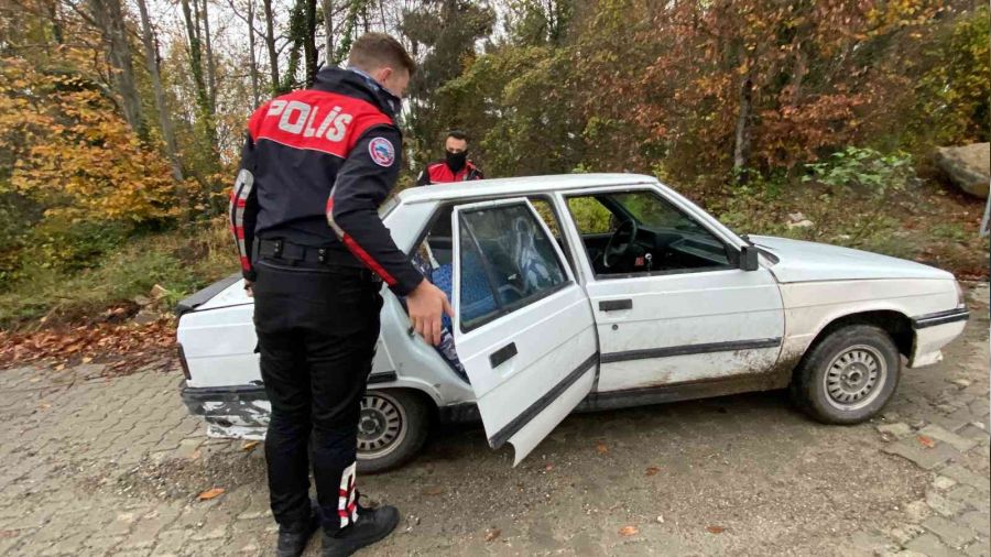 Srücü ile polisin kovalamacası ormanda bitti