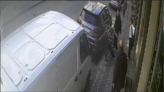 Sultangazi'de 2 çocuk, 3 öğrenciyi gasp etmeye çalıştı