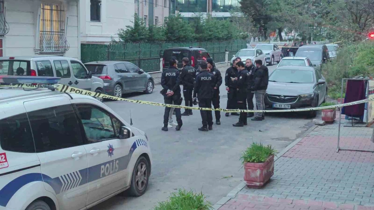 Sultangazi'de liseli genç kavga eden arkadaşlarını uyarınca ölesiye dövüldü