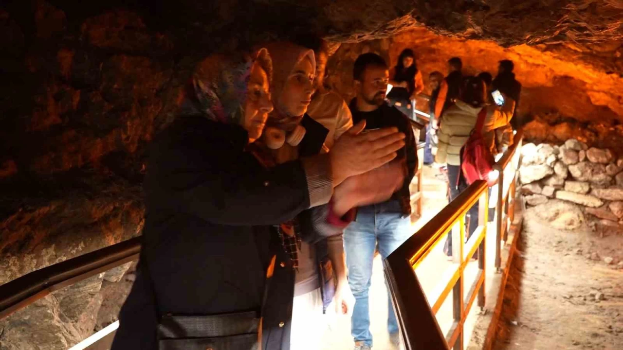 Sulu Ma�ara'ya ziyaret�i ak�n�