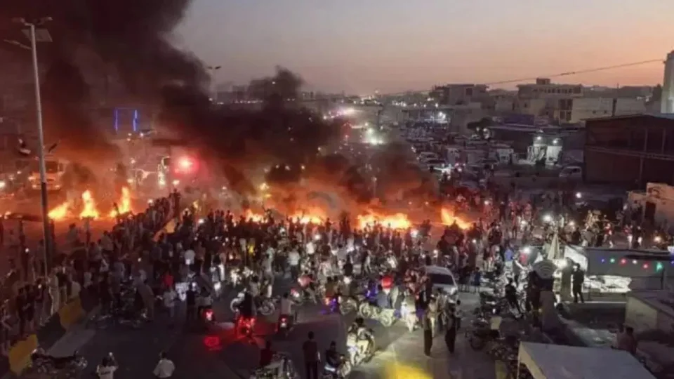 Suriye'nin farklı illerinde akaryakıt zamları protesto edildi