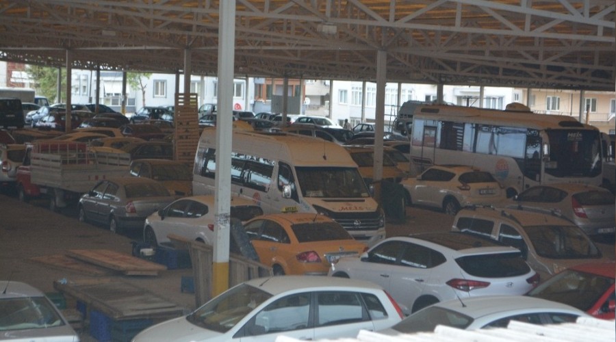 Sürücüler kapalı pazar yerlerine akın etti