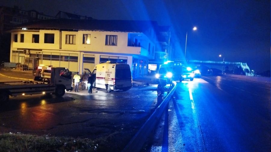 Takla atan ambulans hurdaya d�nd�: 3 yaral�