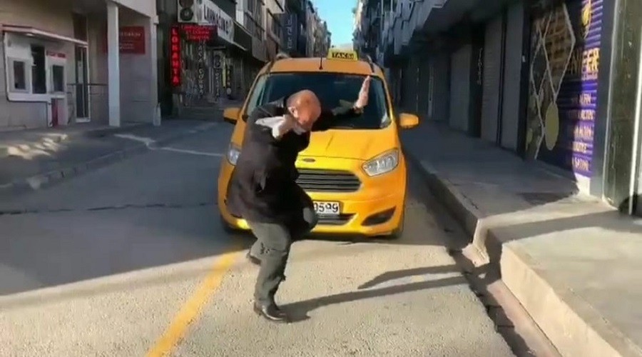 Taksici neden oynuyor?