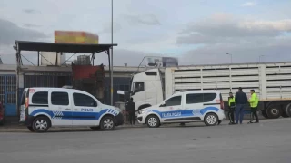 Tamir ettiği tırın kabininin altında kalan usta hayatını kaybetti