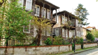 Tarihi Bartn Evleri: Ahabn zarafeti