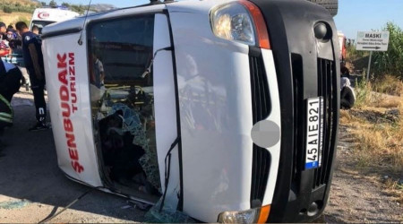 Tarım işçilerinin servis aracı devrildi: 22 yaralı