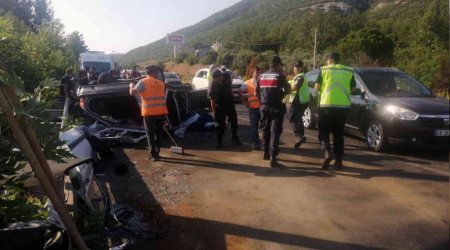 Tatil yolunda zincirleme kaza: 2 l, 4 yaral