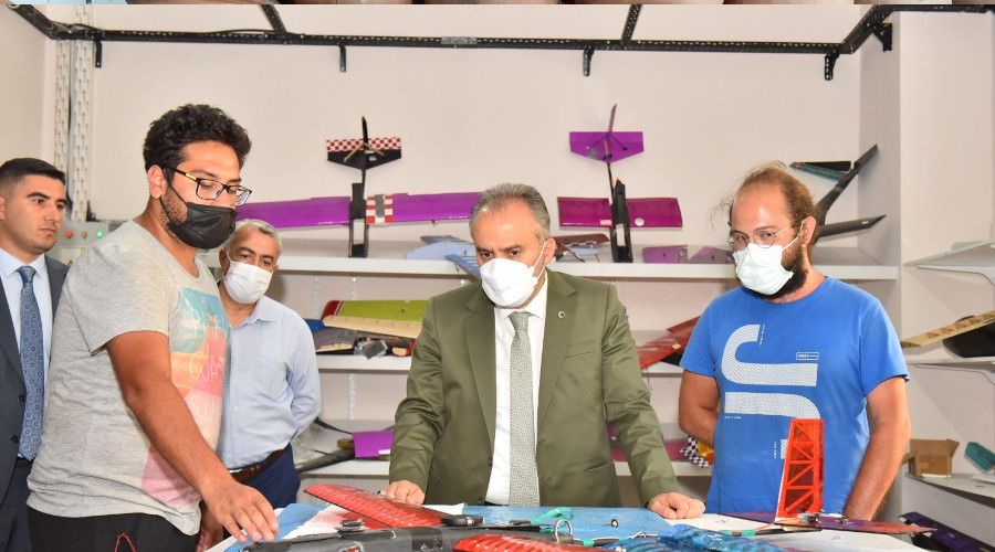 Teknoloji yarışındaki gençlere büyük destek