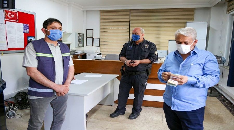 Temizlikçi bulduğu 10 bin lira sahibine teslim edildi