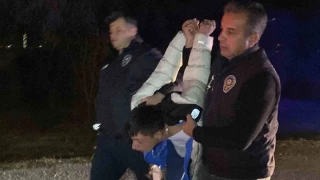 Teyzesinin aracyla polisten 60 kilometre kat, yakalannca 'arkadama uydum' dedi