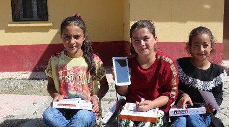 THY çalışanlarının köy okullarına tablet kampanyası