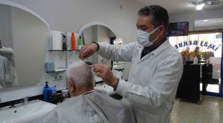 Tıraş yaparken ayakta uykuya dalıyor
