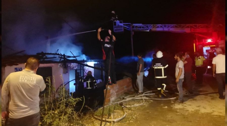 Tokat'ta ah�ap ev alevlere teslim oldu