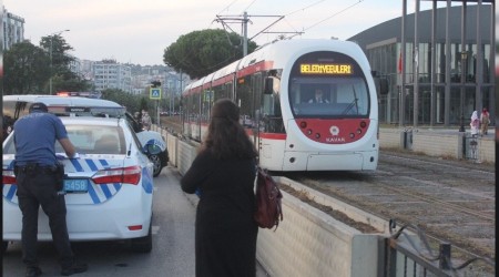 Tramvay istasyonunda 'HES kodu' panii