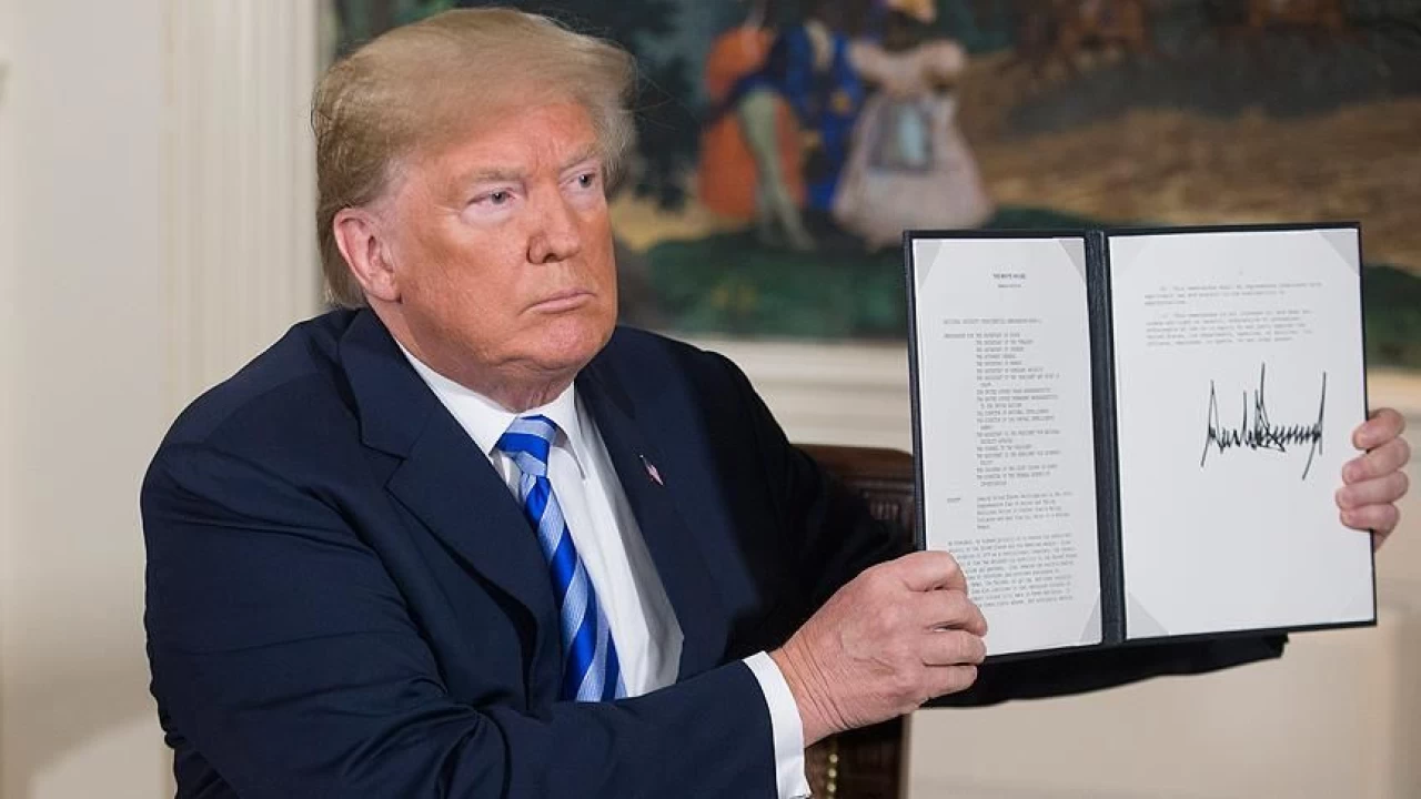 Trump, trans sporcular� kad�n spor m�sabakalar�ndan men eden kararnameye imza att�