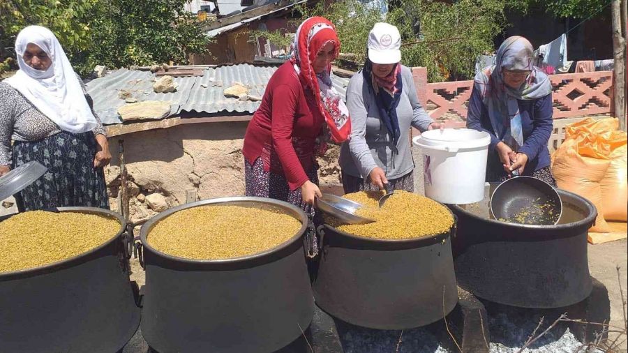 Tunceli'de  bulgur kazanlar� kaynamaya ba�lad�