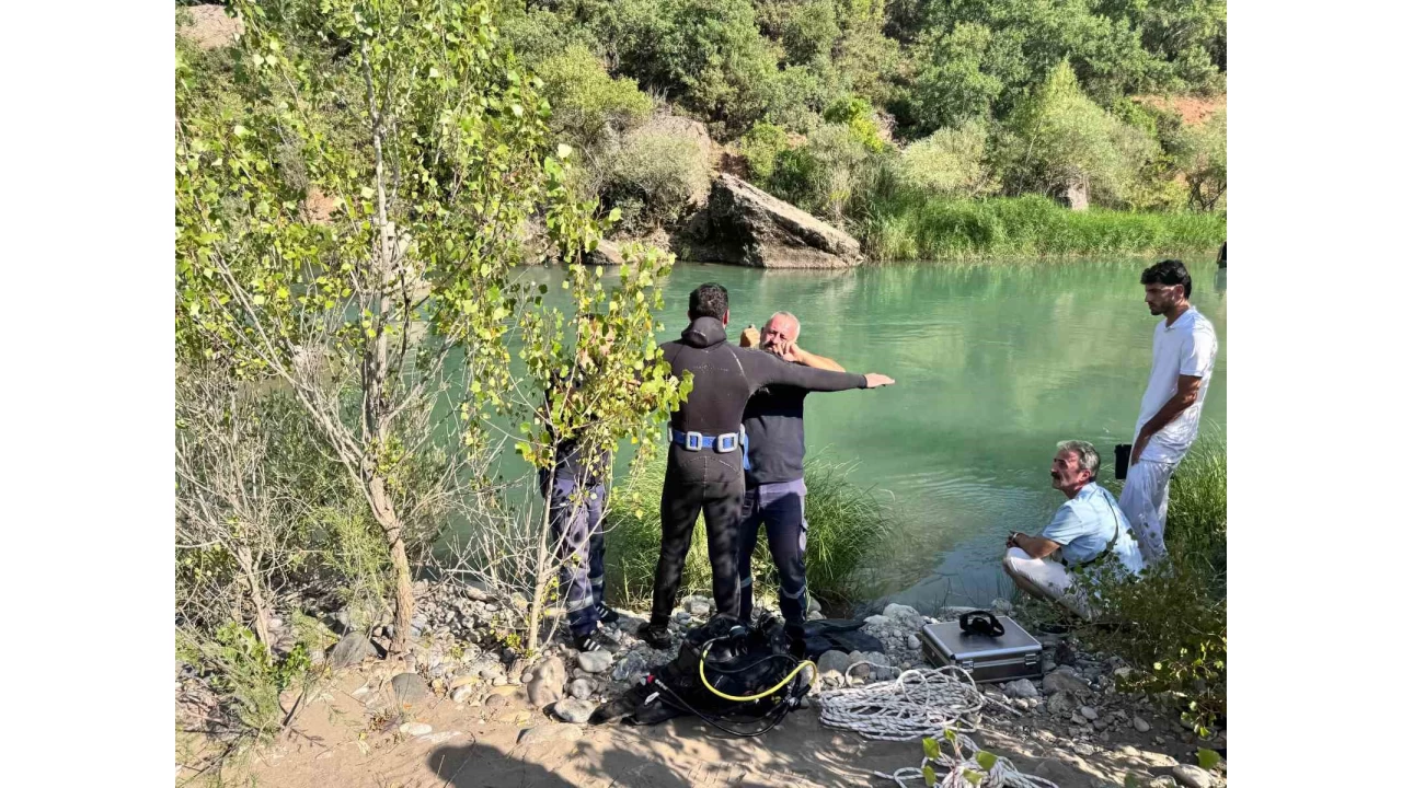 Tunceli'de �aya giren iki arkada�tan biri bo�uldu, di�eri kurtar�ld�