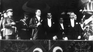 Türkiye Cumhuriyeti ilan edildi