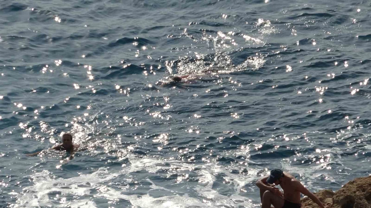 Trkiye soukla mcadele ederken dnyaca nl sahilde yaz grnts