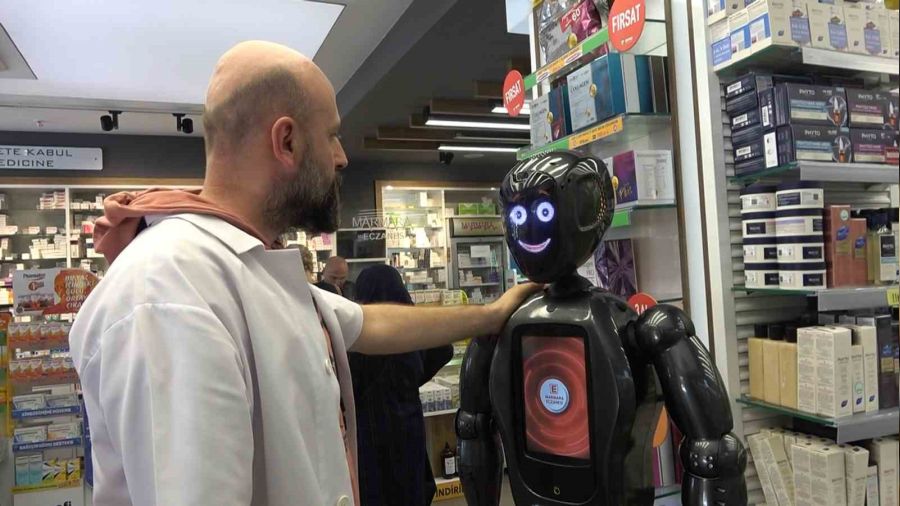 Türkiye'nin ilk yapay zekalı robotu iş başı yaptı