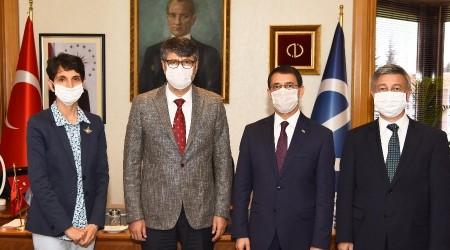 Türkmenistan Büyükelçisi Anadolu Üniversitesini ziyaret etti