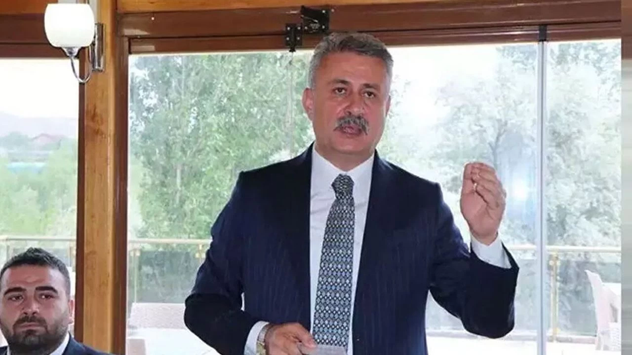 Tutuklanan AKP'li belediye bakan grevden uzaklatrld