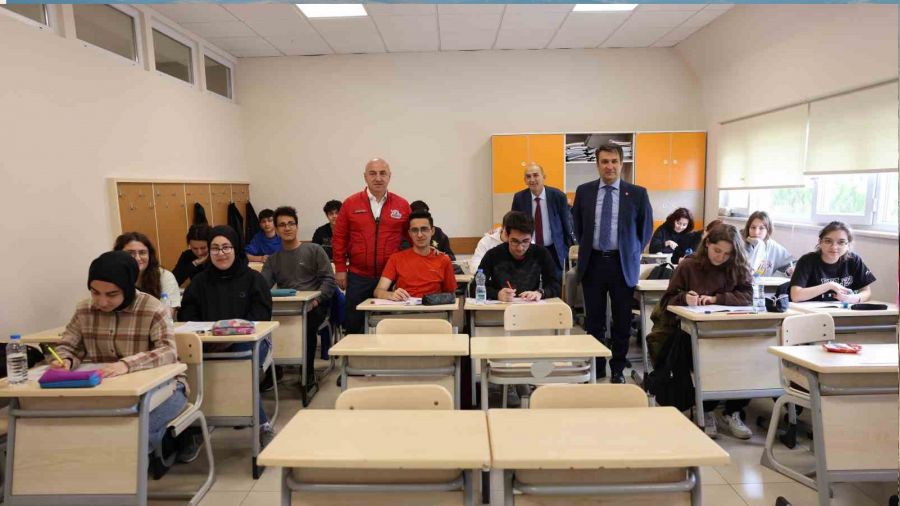 �cretsiz kurslar ile �niversiteli oldular