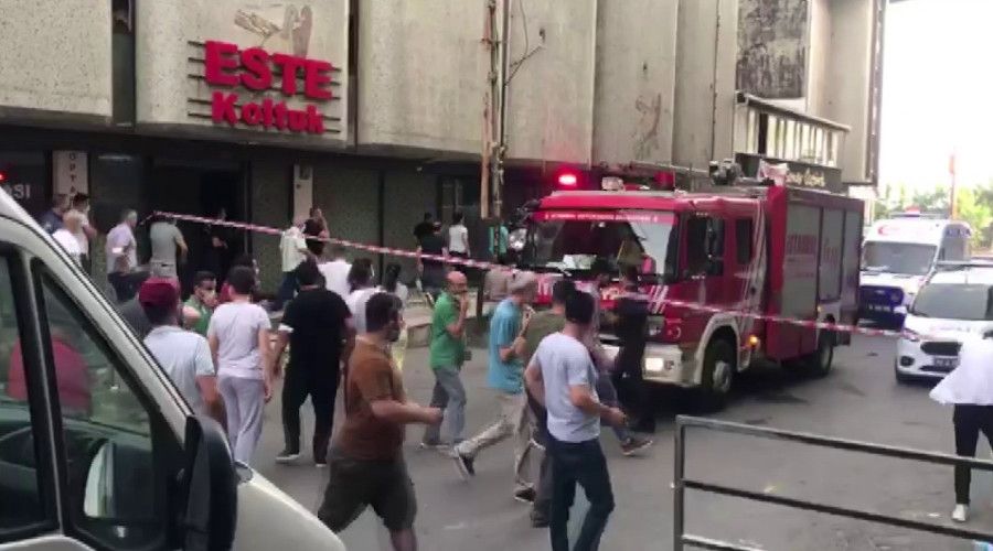 �mraniye'de i� yeri sahibi asans�r bo�lu�unda �l� bulundu