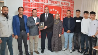 Uşak siyasetinde değerli buluşma: Zafer Partisi’nden BTP İl Başkanlığı’na ziyaret