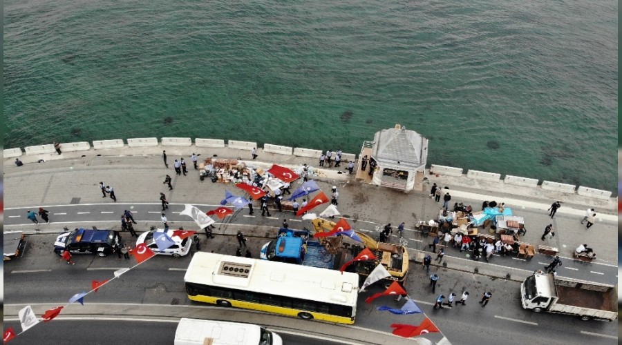 Üsküdar Sahili'ndeki 2 büfe yıkıldı
